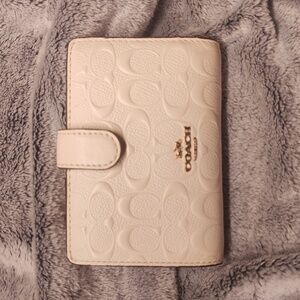 COACH Signature Leather Embossed Medium Corner Zip Wallet Chalk White EUC!